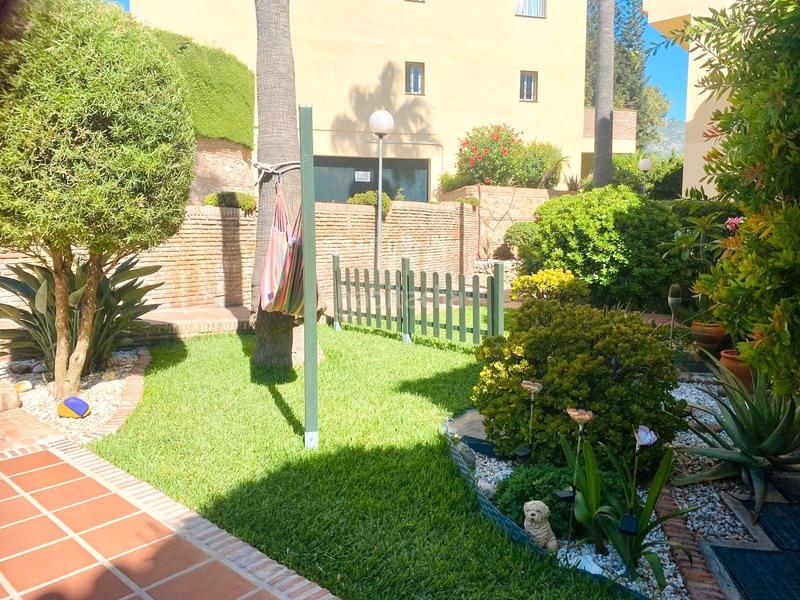 Foto a515f2cd-38ce-4fd4-b5b6-60b93a3d47b0. Casa adosada fantástica casa adosada situada en torrequebrada con vistas magníficas al golf en Benalmádena