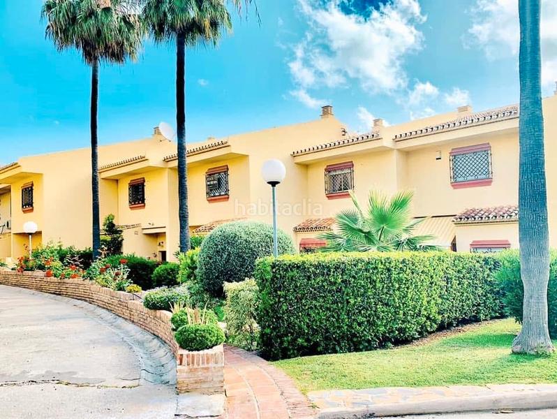 Foto b06e1074-14b9-4957-9ae1-6d9922afb252. Casa adosada fantástica casa adosada situada en torrequebrada con vistas magníficas al golf en Benalmádena