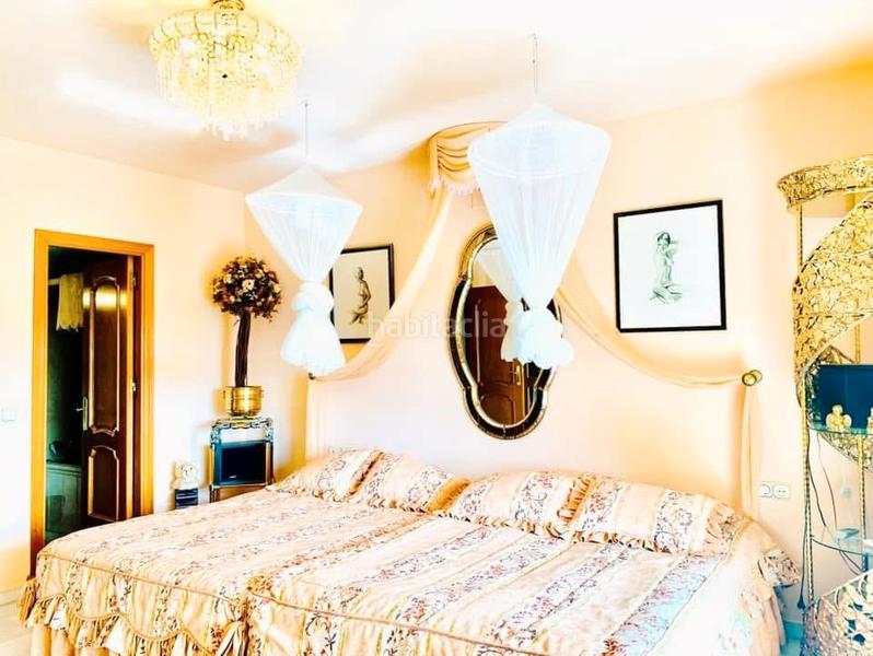 Foto cf77b52f-744a-40c1-923b-6c891f1b54da. Casa adosada fantástica casa adosada situada en torrequebrada con vistas magníficas al golf en Benalmádena