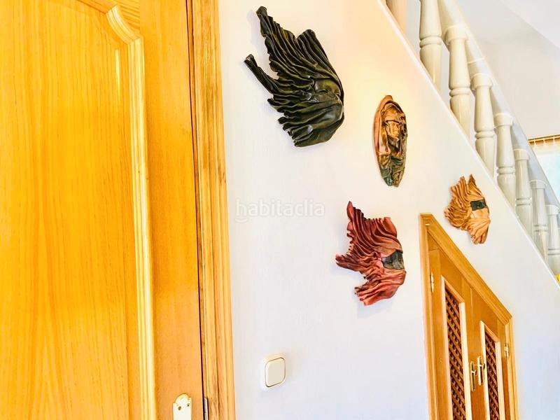Foto e16d590c-e81b-4d66-87c6-fcd87b27a679. Casa adosada fantástica casa adosada situada en torrequebrada con vistas magníficas al golf en Benalmádena