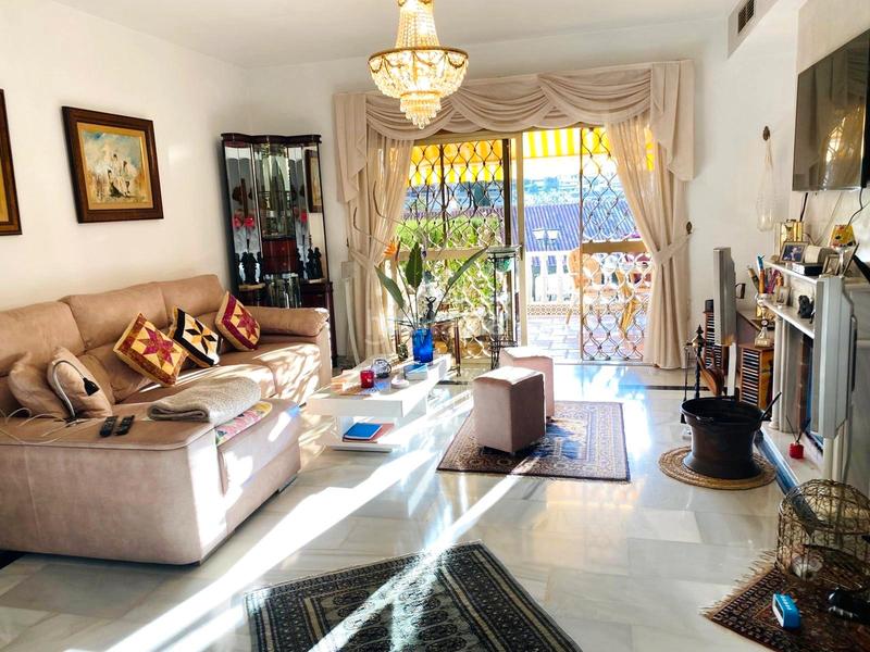 Foto e7eb83d3-9b77-4c07-8056-090554ccbc3d. Casa adosada fantástica casa adosada situada en torrequebrada con vistas magníficas al golf en Benalmádena