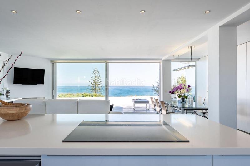 Foto 921fe4a2-2a52-4d1b-939a-2e028b45cb68. Ático Calahonda ático duplex, 2 dormitorios, terraza, parking, 1 línea de playa en Mijas