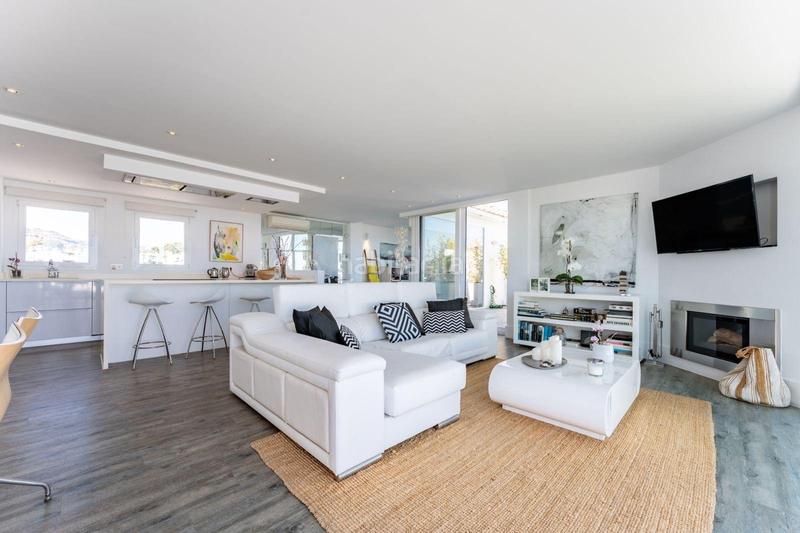 Foto f72d80ff-dd26-46e2-ac78-d67243a58335. Ático Calahonda ático duplex, 2 dormitorios, terraza, parking, 1 línea de playa en Mijas