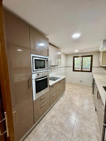 Foto 129f6f5a-f29c-4442-bd76-f0e6ea04b385. Piso amplio bajo con terrazas en zona exclusiva de El Pinillo en Torremolinos