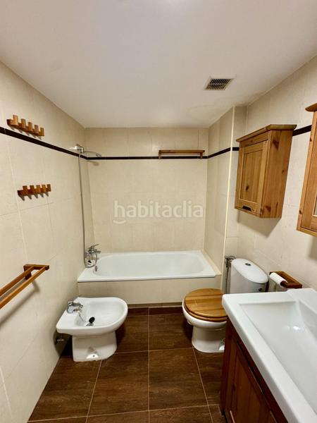 Foto b7cb40c8-3280-4b70-b441-5bf154f1f1ec. Piso amplio bajo con terrazas en zona exclusiva de El Pinillo en Torremolinos