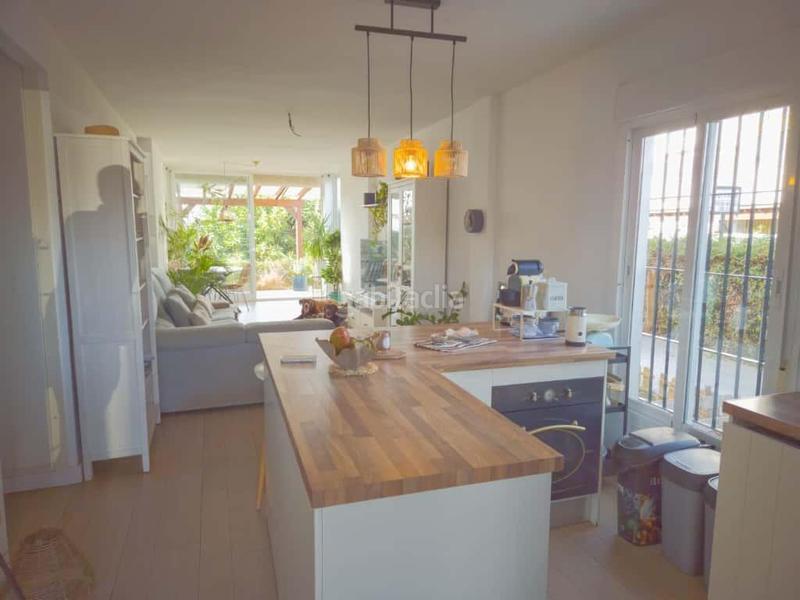 Foto b694e422-7cdd-4ce8-9b96-364d6cdc76a3. Piano terra con piscina in El Faro de Calaburra - Chaparral Mijas