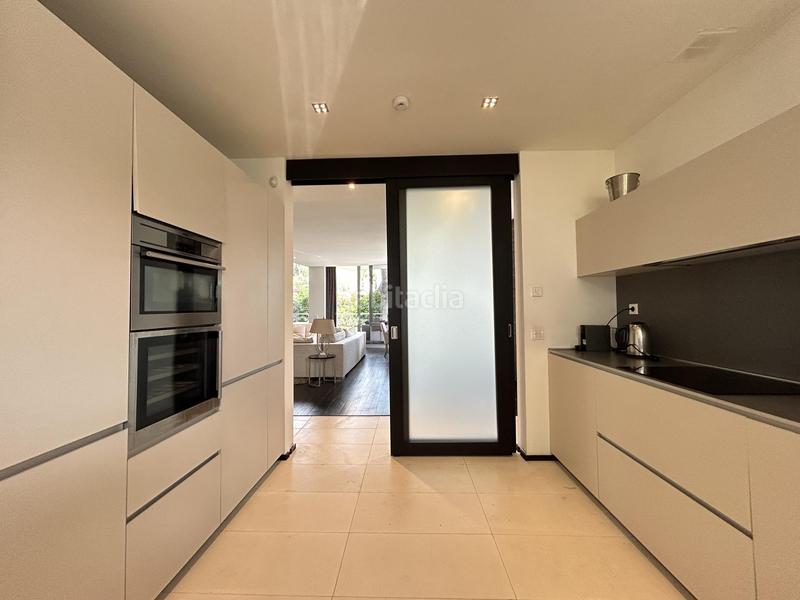 Foto e296e574-659f-4b46-9055-4dce8fc3bbab. Casa adossada amb aparcament piscina a Nagüeles Alto Marbella