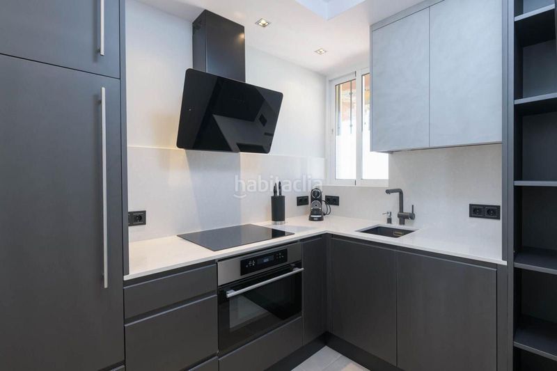 Foto 01d38ae3-e9e0-4d8d-9710-d4455e3a91a9. Apartamento primera linea de playa en Puerto Deportivo Fuengirola