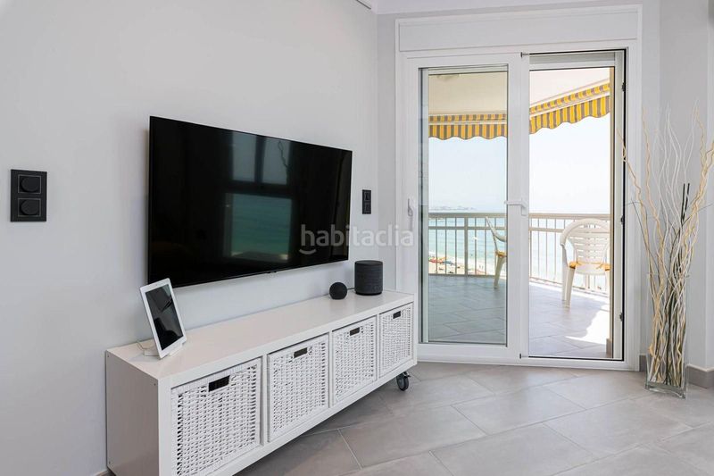 Foto 0983e802-a5fc-46aa-a97d-fe04b3bc0f88. Apartamento primera linea de playa en Puerto Deportivo Fuengirola
