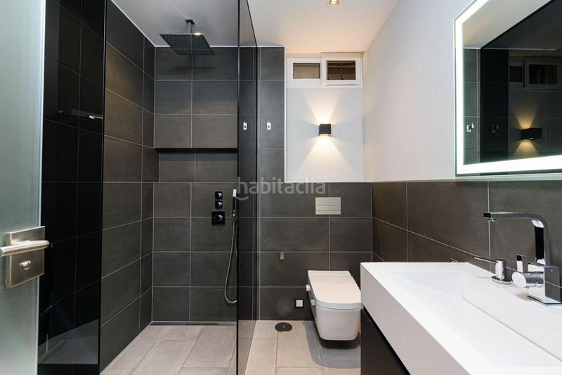 Foto d3d57a4e-d10f-4860-bdaa-29d715d65c07. Apartamento primera linea de playa en Puerto Deportivo Fuengirola