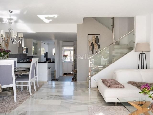 Foto d5311ee4-bdba-47ef-a1bc-843a53d0cf99. Casa adossada a Calahonda Mijas