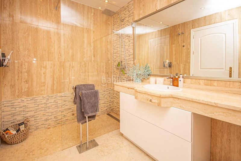 Foto bca77811-c37a-4c53-a664-33241f5b6a63. Apartament amb aparcament piscina a Elviria Marbella