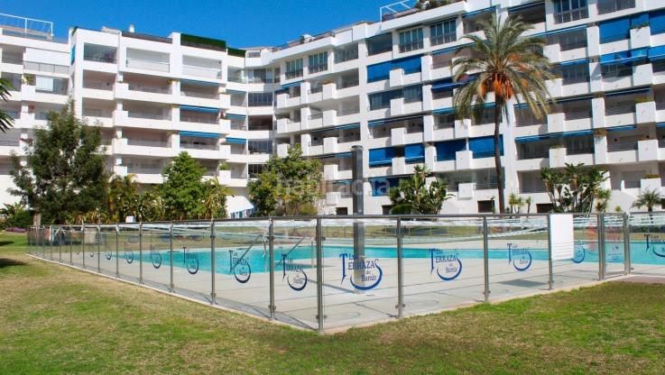 Foto df7242a6-fcab-41f1-8d4c-eca2489a1dd2. Àtic amb aparcament piscina a Puerto Banús Marbella
