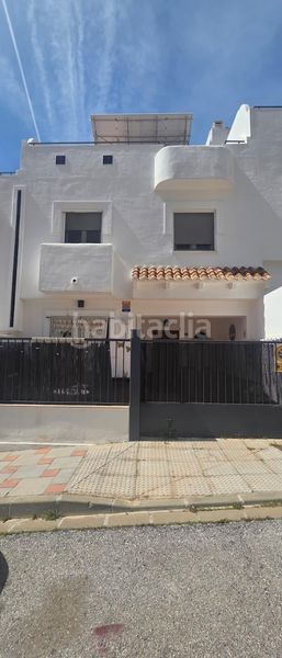 Foto cb4e3297-4f01-4e0c-b9f8-db36adaf6162. Casa adossada amb aparcament piscina a Torreblanca del Sol Fuengirola