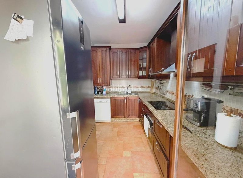Foto 7faea561-b163-4997-bd2d-b90f9e1b2e88. Casa adossada amb aparcament a Centro Benalmádena