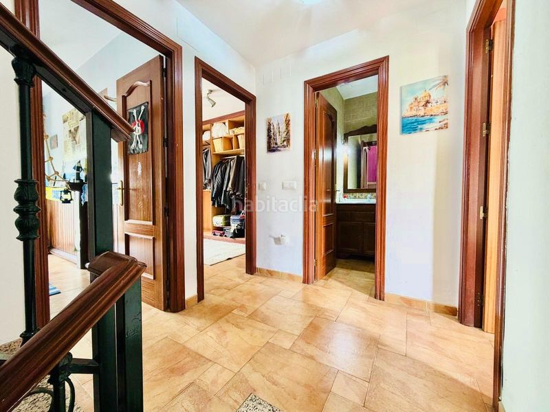 Foto c299a8d5-be7e-40f8-aa0b-d90bd26a1ce6. Casa adossada amb aparcament a Centro Benalmádena