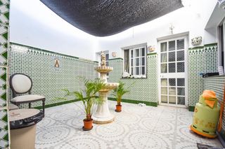 Edificio in Campo de Mijas. Edificio en venta, 2 garajes, 2 pisos, terraza solarium, en las