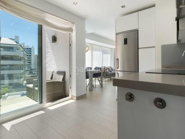 Foto 4bed0698-4f82-42a6-a3d0-d3a8d475715d. Apartament amb aparcament a Puerto Marina Benalmádena