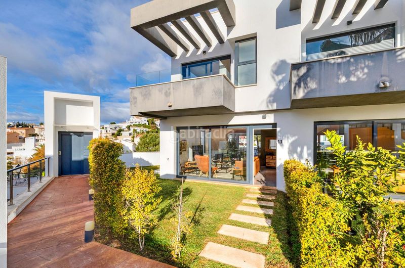 Foto 4657d5d1-cfde-4abb-8b26-ea74dfd7a0f0. Casa adossada amb aparcament piscina a Torreblanca del Sol Fuengirola