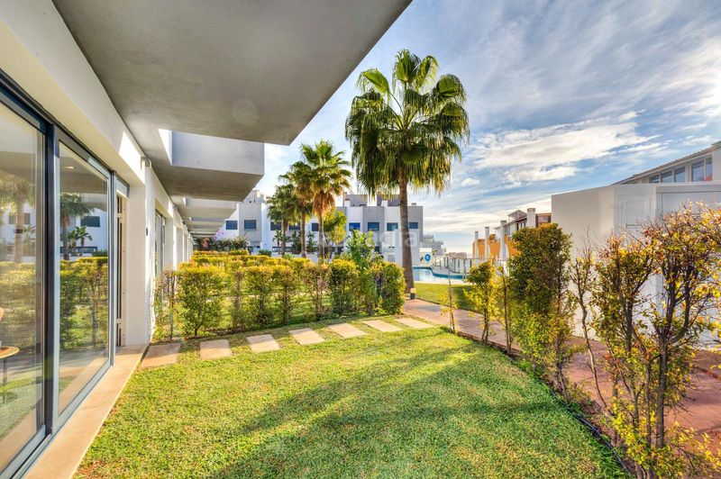 Foto ac7bb2fa-ea98-4c29-9429-2d2a0bc0c026. Casa adossada amb aparcament piscina a Torreblanca del Sol Fuengirola