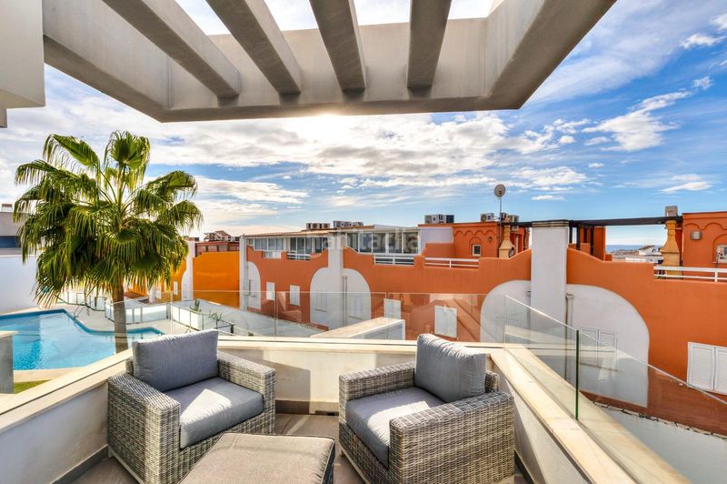 Foto f9e9354c-bb39-4815-9c1b-4edeef5ed8b2. Casa adossada amb aparcament piscina a Torreblanca del Sol Fuengirola