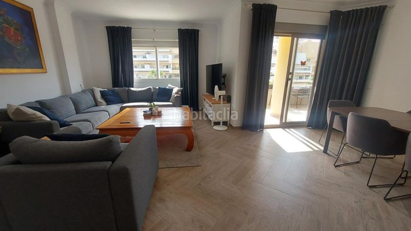 Foto 49a3cc29-a0f3-4306-b75d-532883ddb575. Apartament amb aparcament piscina a Zona Centro Comercial Torrequebrada Benalmádena
