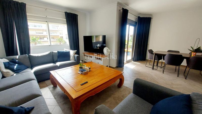 Foto f2dc5c6b-e522-4c74-8d9d-db1aa7551ac3. Apartament amb aparcament piscina a Zona Centro Comercial Torrequebrada Benalmádena