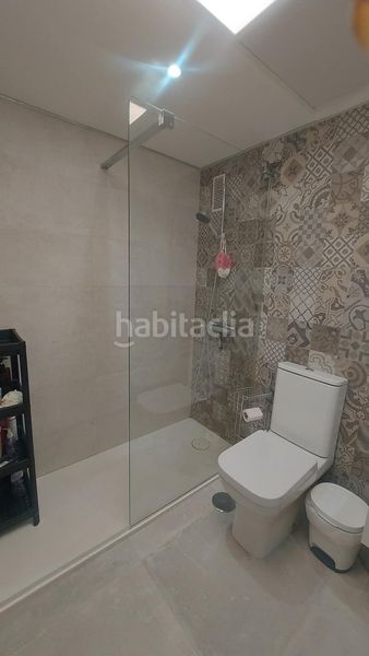 Foto fe6a0634-b489-45dd-9694-be8591a7fc36. Apartament amb aparcament piscina a Zona Centro Comercial Torrequebrada Benalmádena