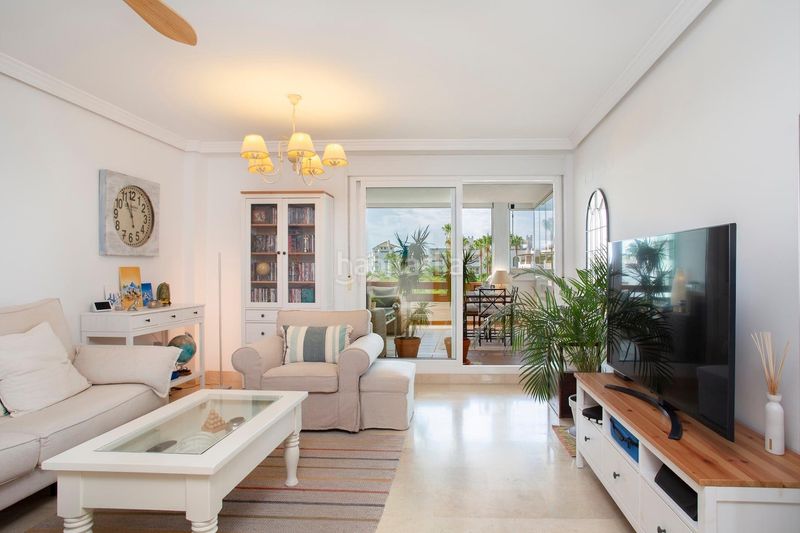 Foto 0a28c554-2a75-4a8f-971e-7bece2b9b2b0. Apartament amb aparcament piscina a El Velerín Estepona