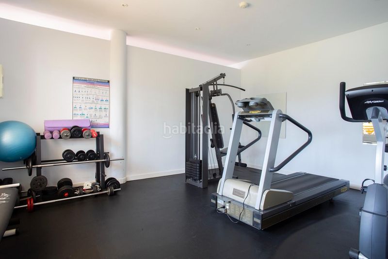 Foto d2d7c61d-9ec3-49ea-8a5e-6a8ab051c8d3. Apartament amb aparcament piscina a El Velerín Estepona