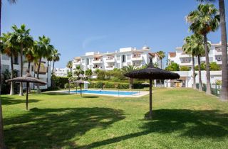 Apartamento en El Velerín. Apartamento luminoso en selwo hills, estepona