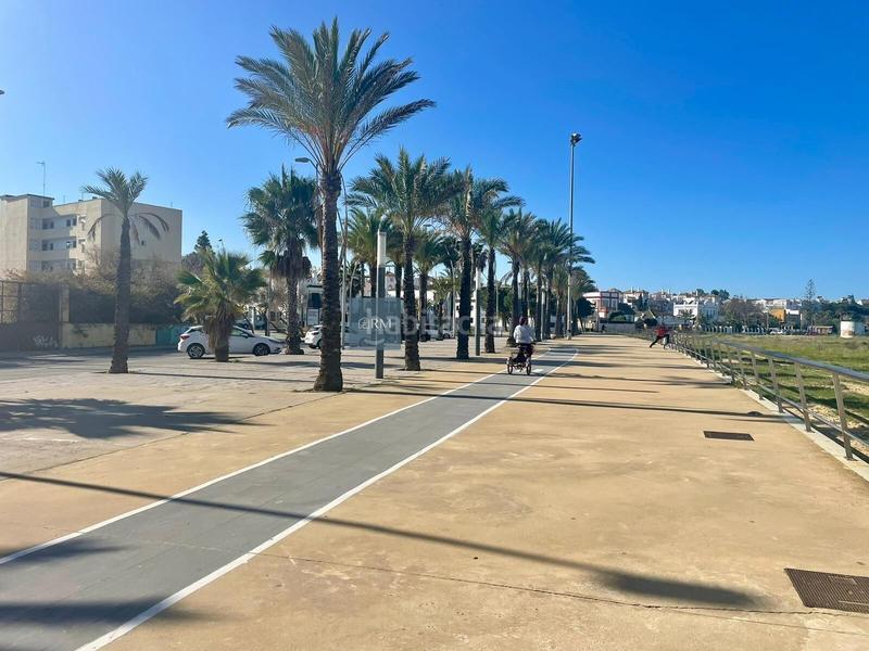 Foto c209e723-cc33-4814-985a-b22fef60c1d5. Casa con parcheggio in V Centenario-Piletas-Capuchinos Sanlúcar de Barrameda