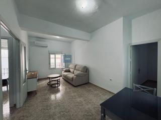 Miete Etagenwohnung  Calle de la capillita. Alquiler anual en pleno centro