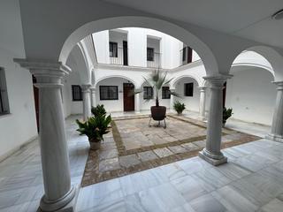 Appartement à Centro-Calzada-Cabo Noval. Acogedor piso con garaje y trastero en pleno centro