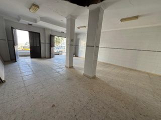Local Comercial en Ayuntamiento-Barrio Alto. Local comercial con gran potencial en la zona del barrio alto