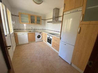 Casa a schiera in Las Palmeras-Dehesilla. Amplio adosado con patio y aparcamiento!!!