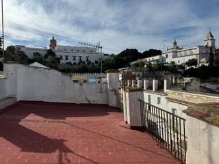 Casa  Calle bretones. Vivir en el centro de sanlúcar es un privilegio, y esta casa te