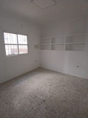 Lloguer Local Comercial a Centro-Calzada-Cabo Noval. Local comercial en alquiler en el centro de sanlúcar de barramed