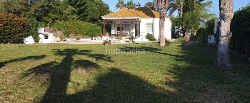 Foto f463a7a1-8b62-4d41-b638-719331f9df13. Chalet  en primera linea de playa con acceso directo en Chipiona