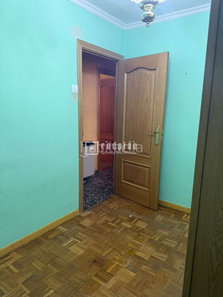 Foto 1a6c2849-3a89-453c-8961-c59a64f0ec31. Pis amb calefacció a Apóstol Santiago Madrid