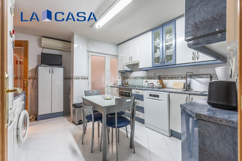 Foto 922902f7-c775-4221-8b77-e5fd2e4274dd. Piso en Palos de Moguer Madrid