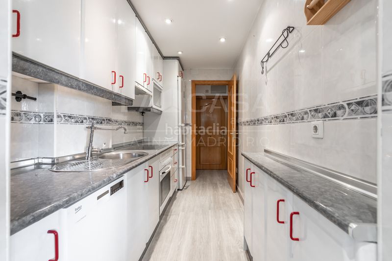 Foto f6253270-f461-4b73-872e-cafffa45099f. Pis amb calefacció a Lucero Madrid