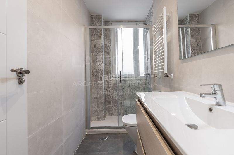 Foto b20c31b5-5c99-4cdd-bd7a-0a6adb9d700b. Piso en Imperial Madrid