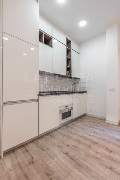 Foto b675a584-0416-406c-b117-e49d7786df29. Piso en Imperial Madrid