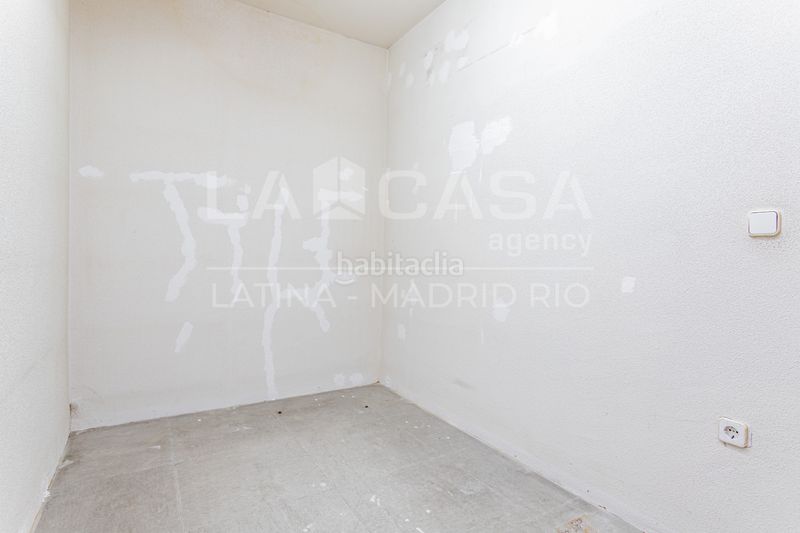Foto a28a72f5-83c0-4275-b680-897ed9865180. Planta baixa amb calefacció a Puerta del Ángel Madrid
