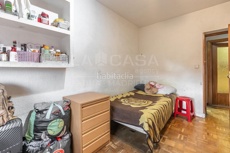 Foto fb5782fd-3092-4b21-b435-f214f1069098. Piso en Puerta del Ángel Madrid