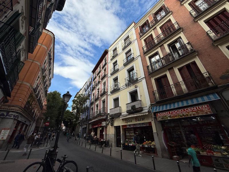 Foto a8eb21c6-35cb-400e-bb9f-5469f7f790f5. Piso en Embajadores-Lavapiés Madrid