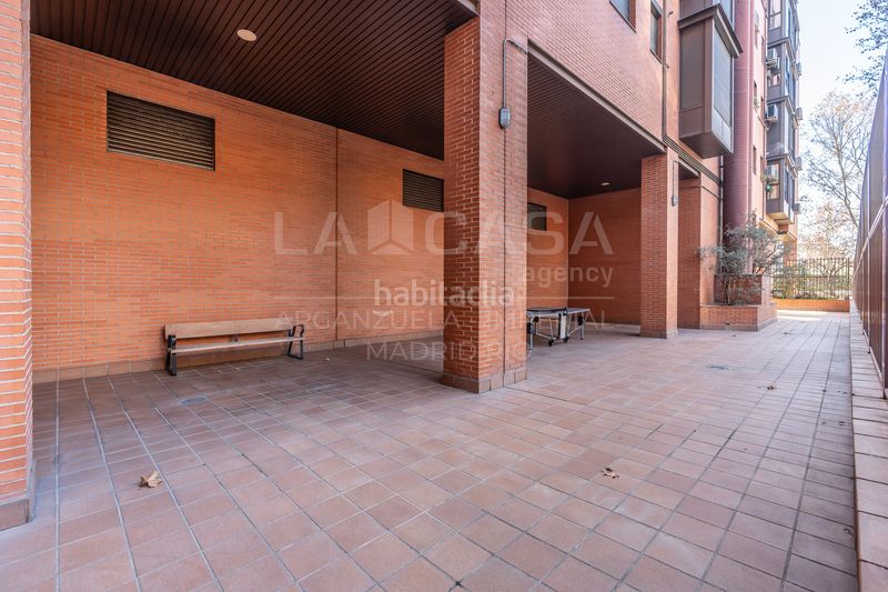 Foto 5011e788-fa6a-4ed8-a925-72751f25ea7d. Àtic amb calefacció aparcament a Legazpi Madrid
