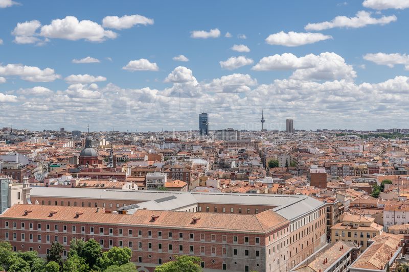 Foto 67a72b8a-34a0-4909-bfe3-cbd7798e5ad0. Piso en Argüelles Madrid