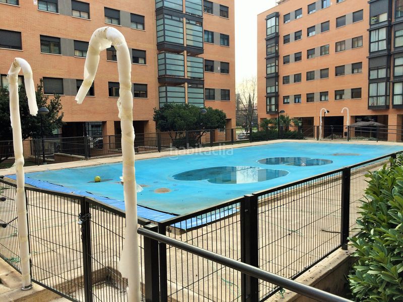 Foto cb24a3b0-3c40-4d10-89cf-1930cd08d667. Àtic amb calefacció aparcament piscina a Delicias Madrid